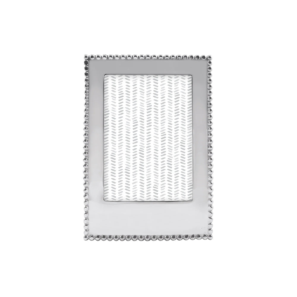 Vertical_silver beaded 5x7 photo frame with 'Mariposa' branding on a white background