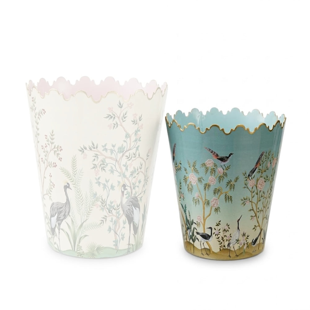 Small scalloped bucket with nature scene