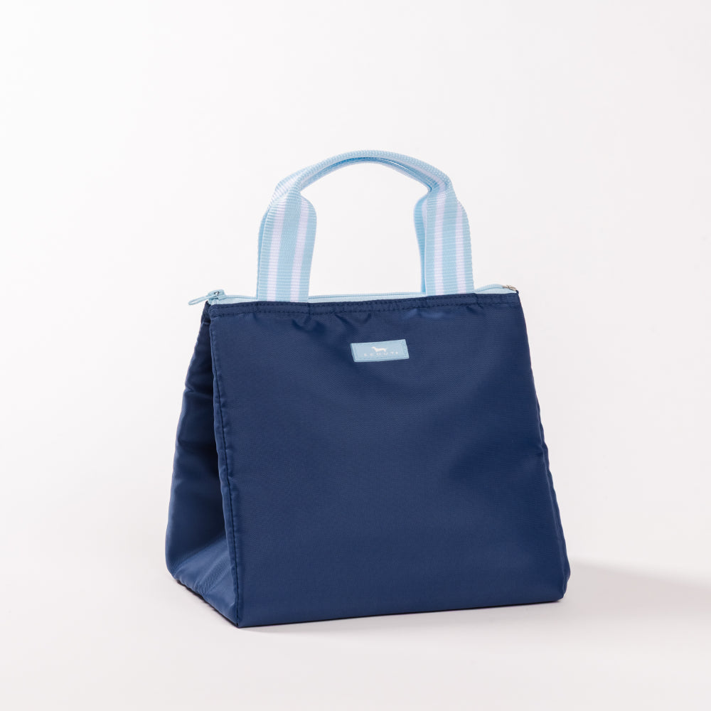 Blue lunch bag with light blue handles on a white background
