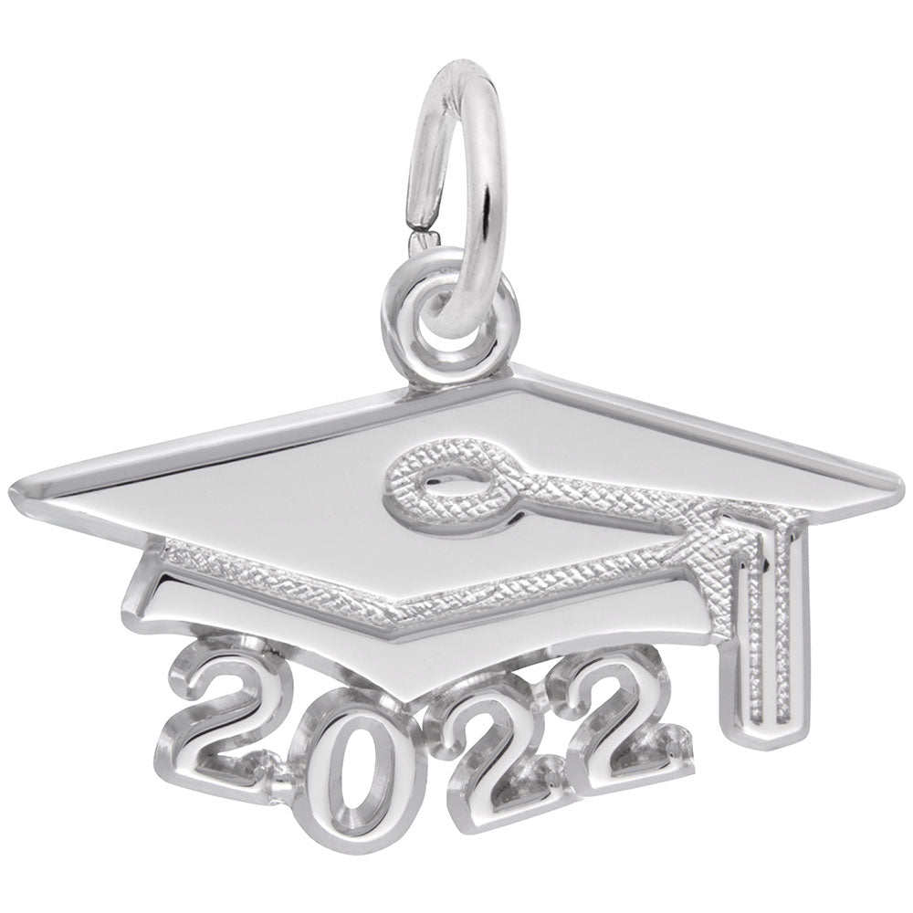 Silver graduation cap and '2022' charm on a white background