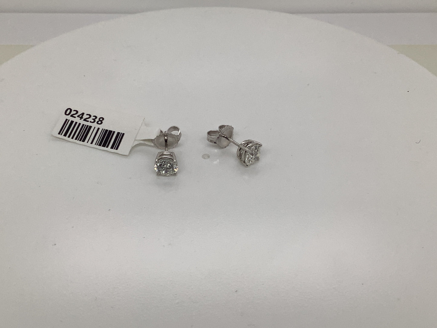 White Pine 14W DIAMOND STUDS 1.40CT TW GVS2 GIA #5232966013 GIA # 2191200016