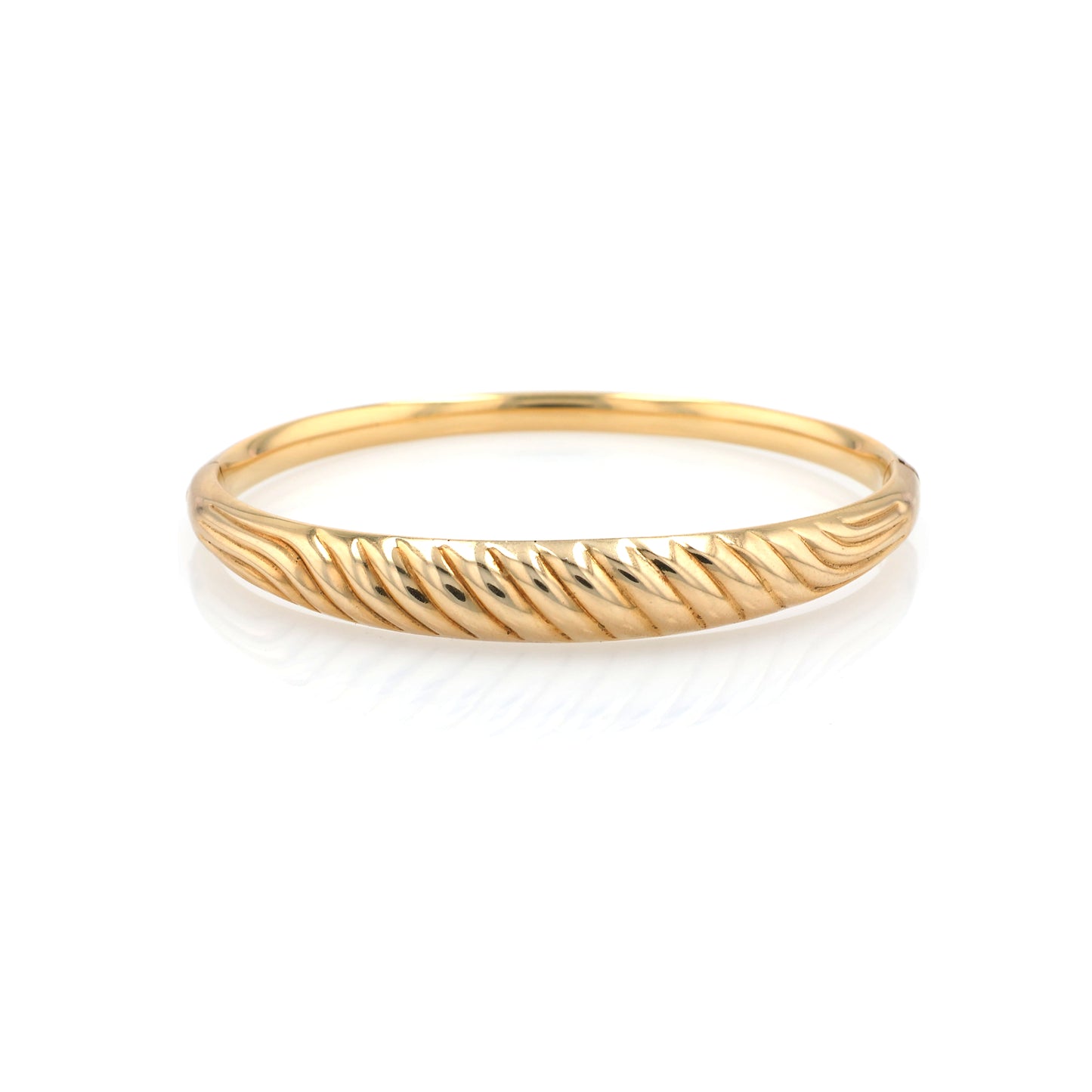 Estate 14 Karat Yellow Gold Tapered Ribbed Top Design Hinged Bangle