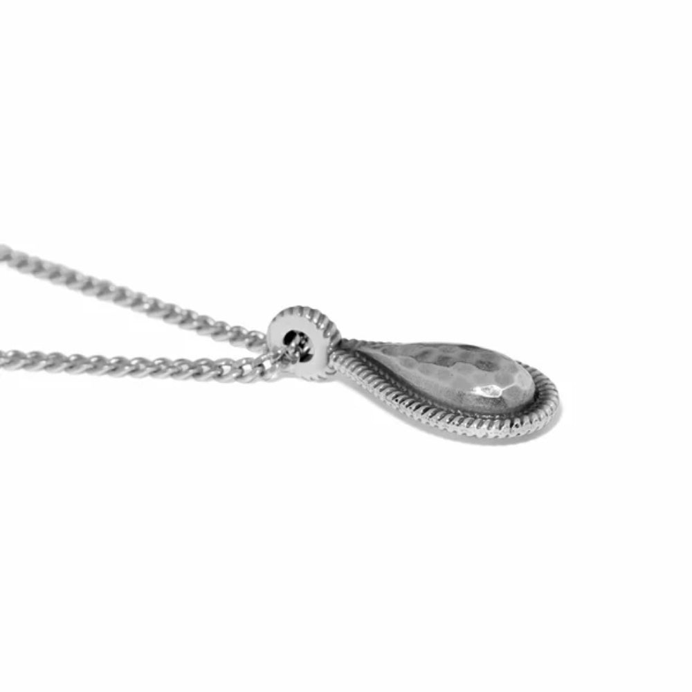 Silver pendant necklace