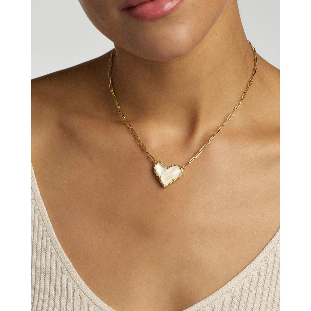 Kendra Scott Ari Heart Statement Short Pendant Necklace in Ivory Mother of Pearl