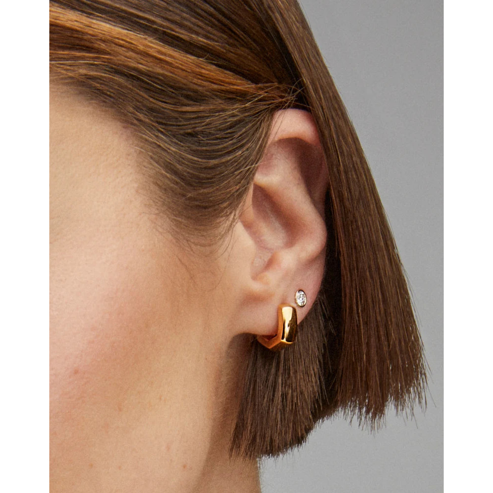 Kendra Scott Davie Wide Huggie Earrings in 18k Yellow Gold Vermeil