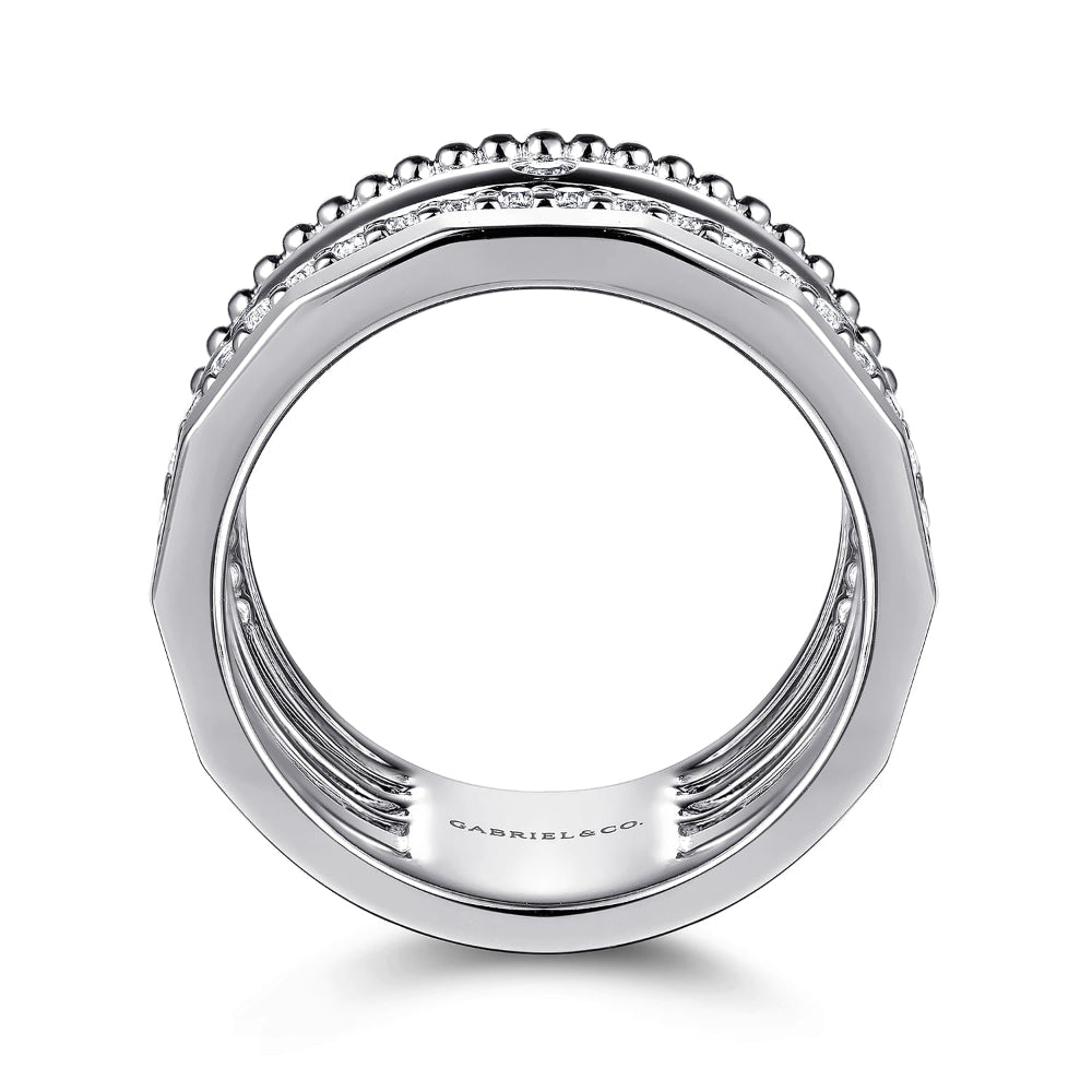 Sterling Silver ring with a bandwidth of 11.20mm 