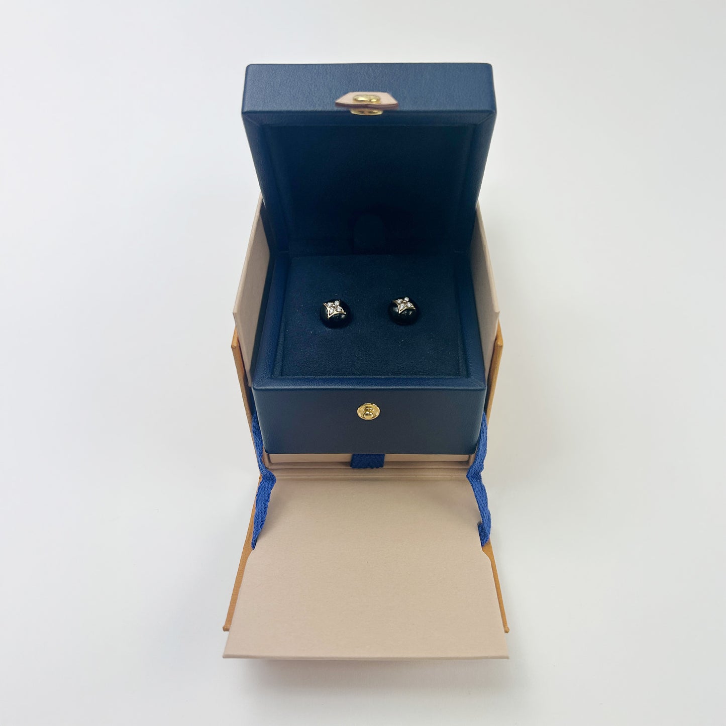 Estate Louis Vuitton 18ky Color Blossom Onyx and 8(4)RBC D.16tw GVS Q96990 W/Box Serial G90140
