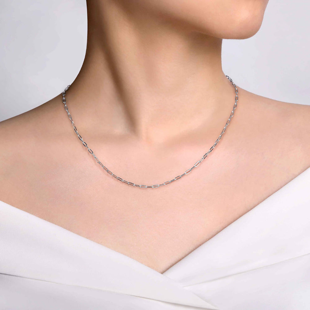Woman wearing sterling silver paper clip chain necklace 