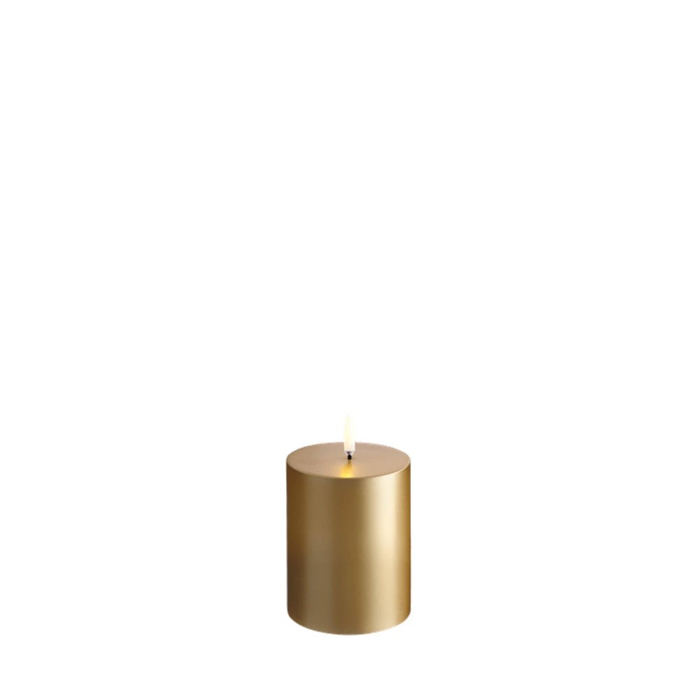 Gold pillar candle