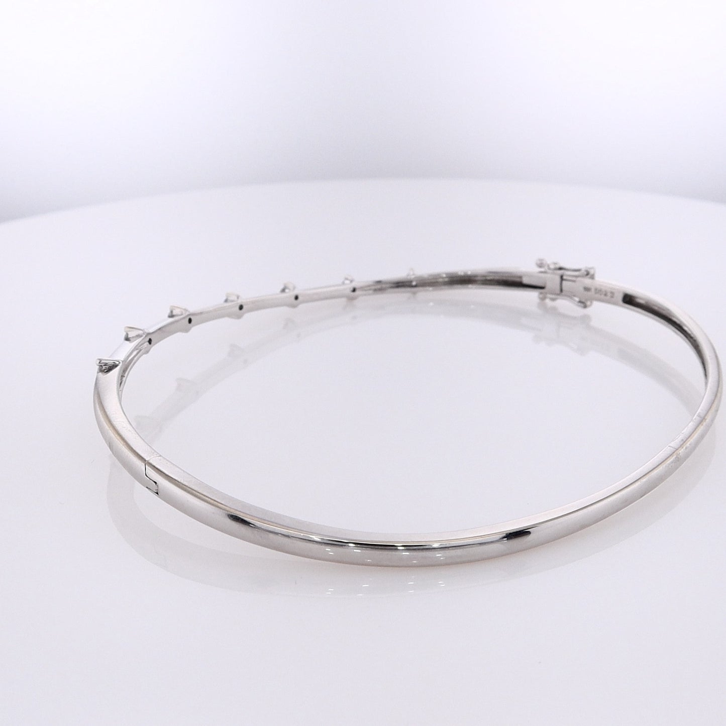 Estate 18 Karat White Gold Hinged Diamond Bangle Bracelet