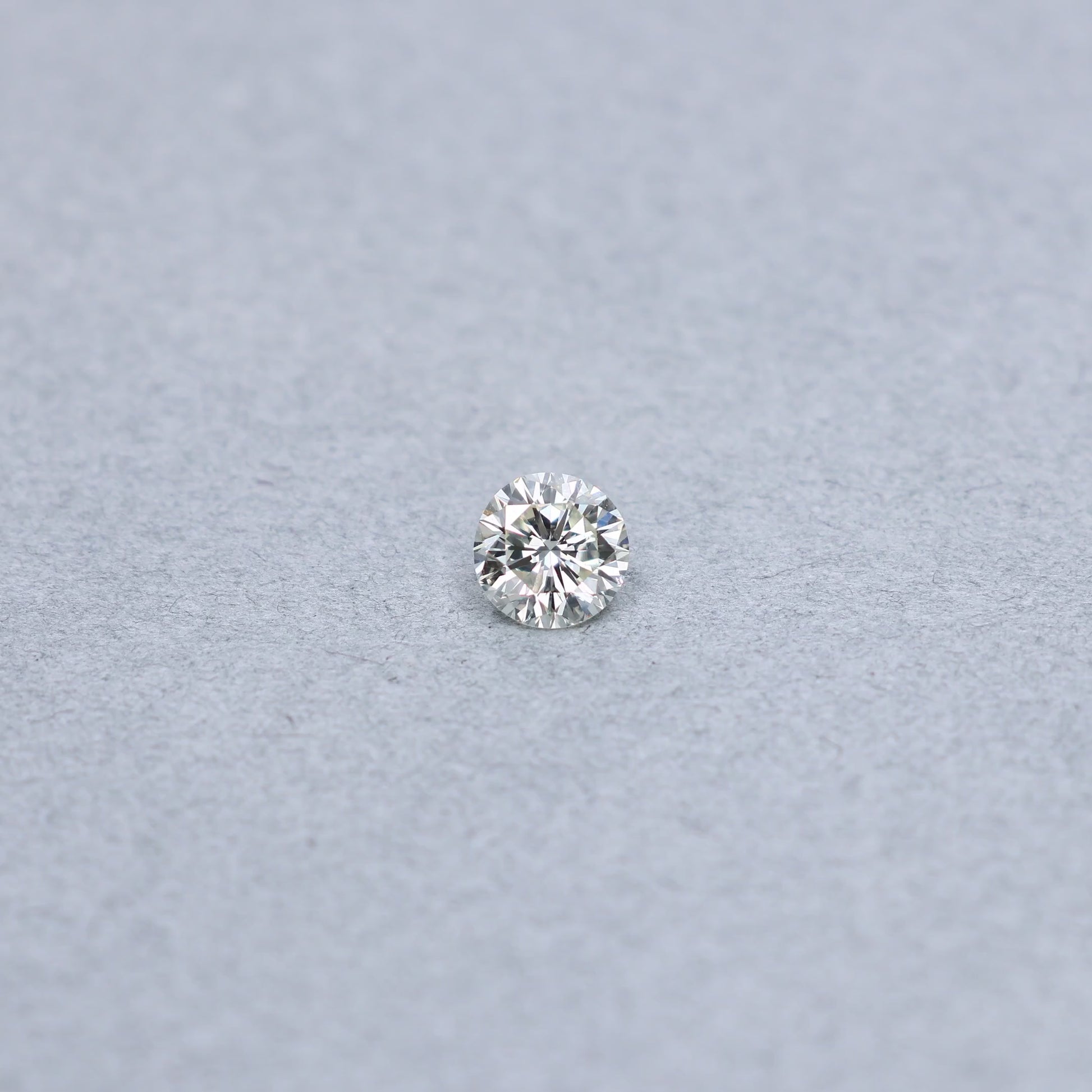 Round .95 carat diamond graded LVS1 on a grey background