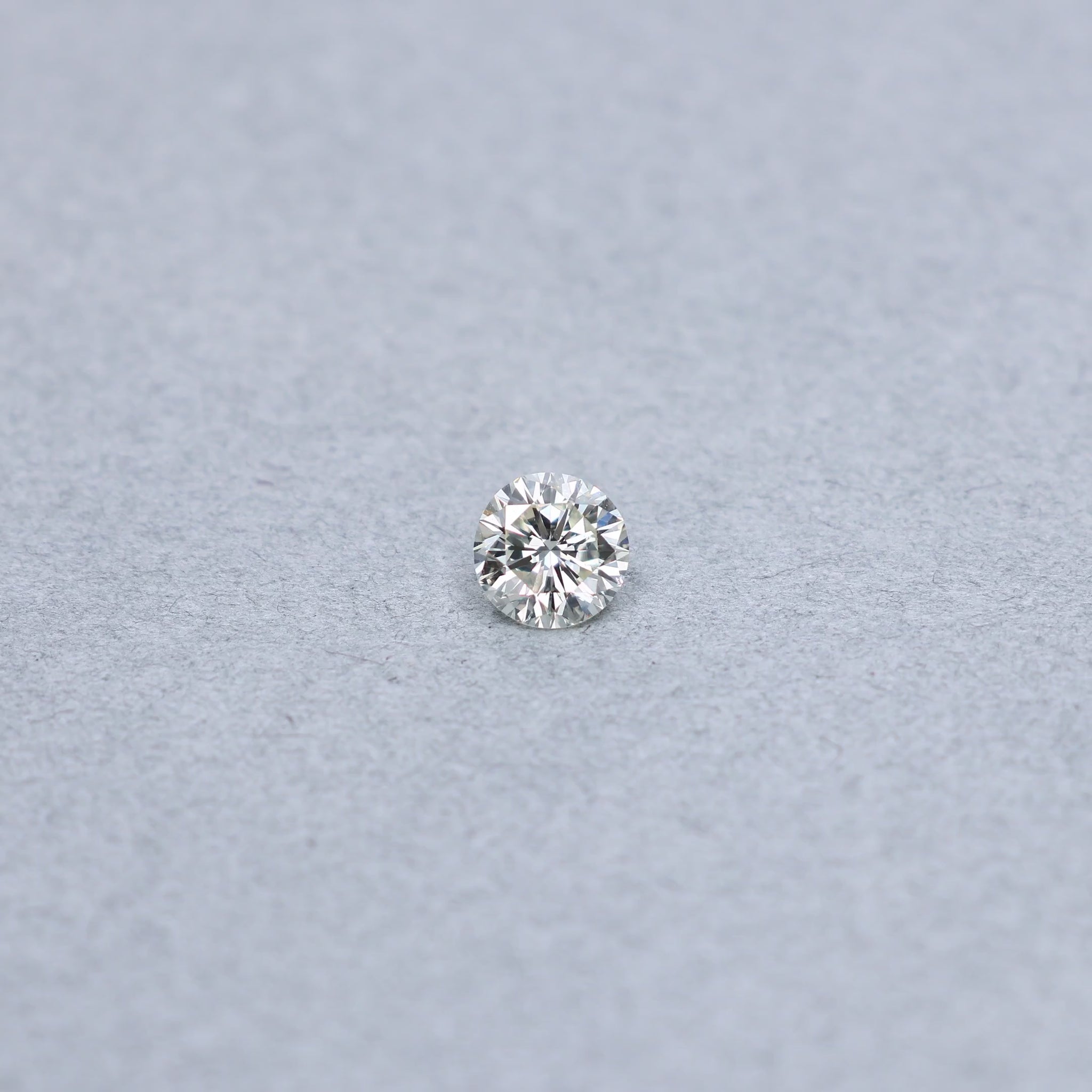 Round .95 carat diamond graded LVS1 on a grey background