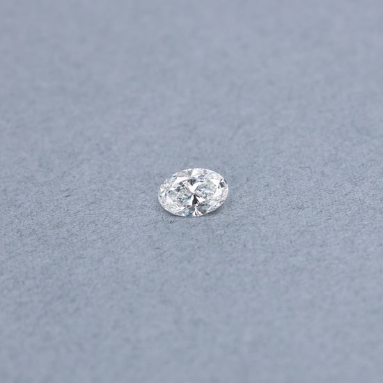 Oval 1.01 carat GIA certified diamond graded GSI2 on a grey background