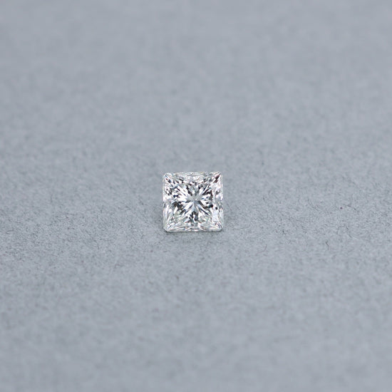 Princess 1.71 carat GCAL certified diamond graded JVS2 on a grey background