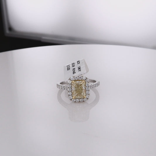 18k White Gold Rectangular Center Yellow and White Diamond Ring