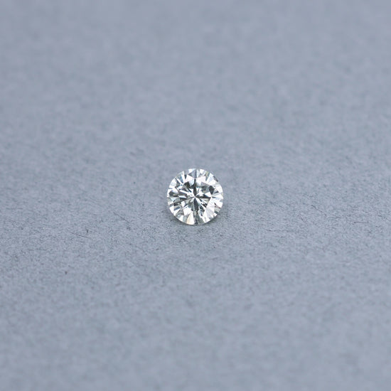 Round 1.01 carat diamond graded MSI1 on a grey background