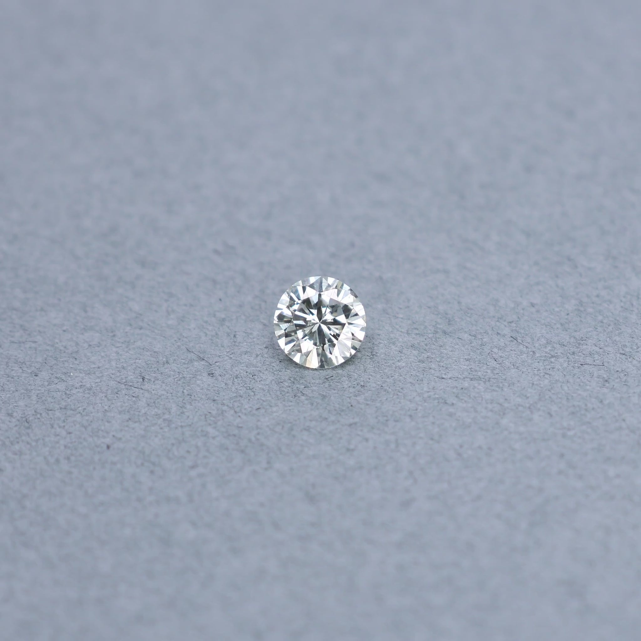 Round 1.01 carat diamond graded MSI1 on a grey background