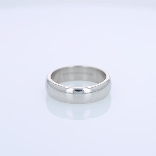 360 degree video of a Tiffany & Co platinum wedding band on a white background
