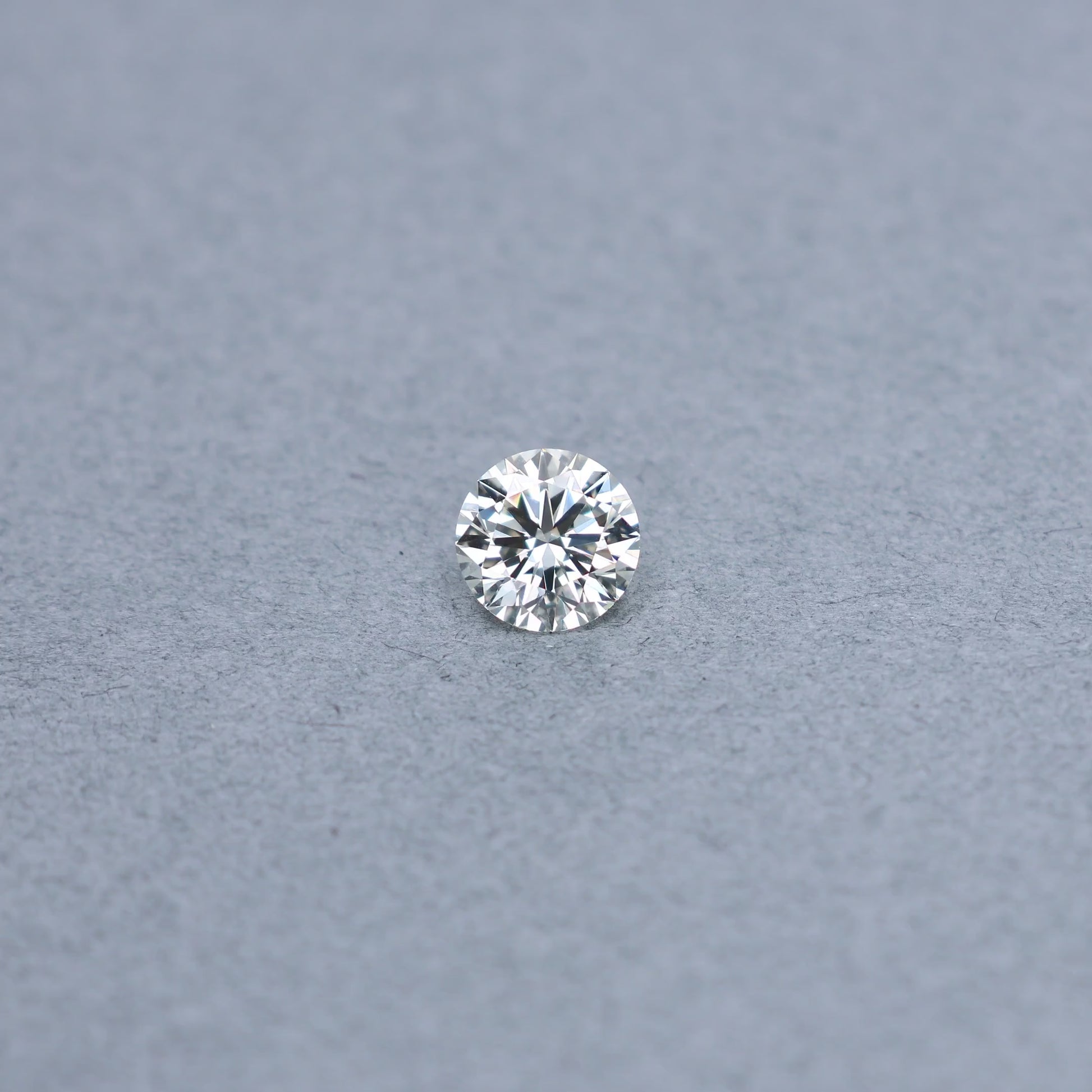 Round 1.51 carat GIA certified diamond graded LVVS1 on a grey background