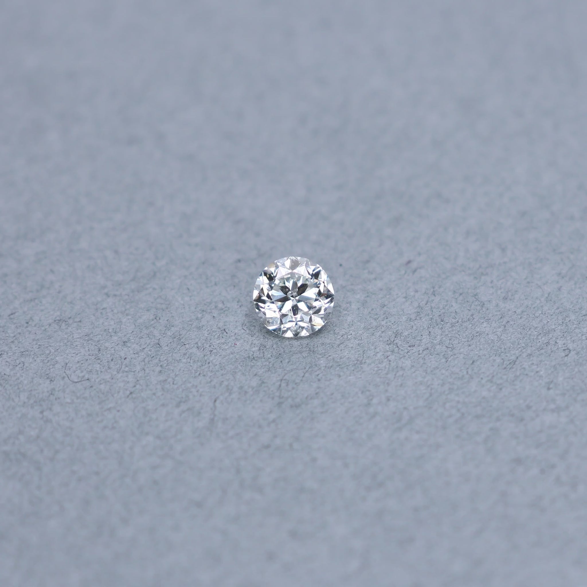 Transitional round 1.02 carat diamond graded GI1 on a grey background