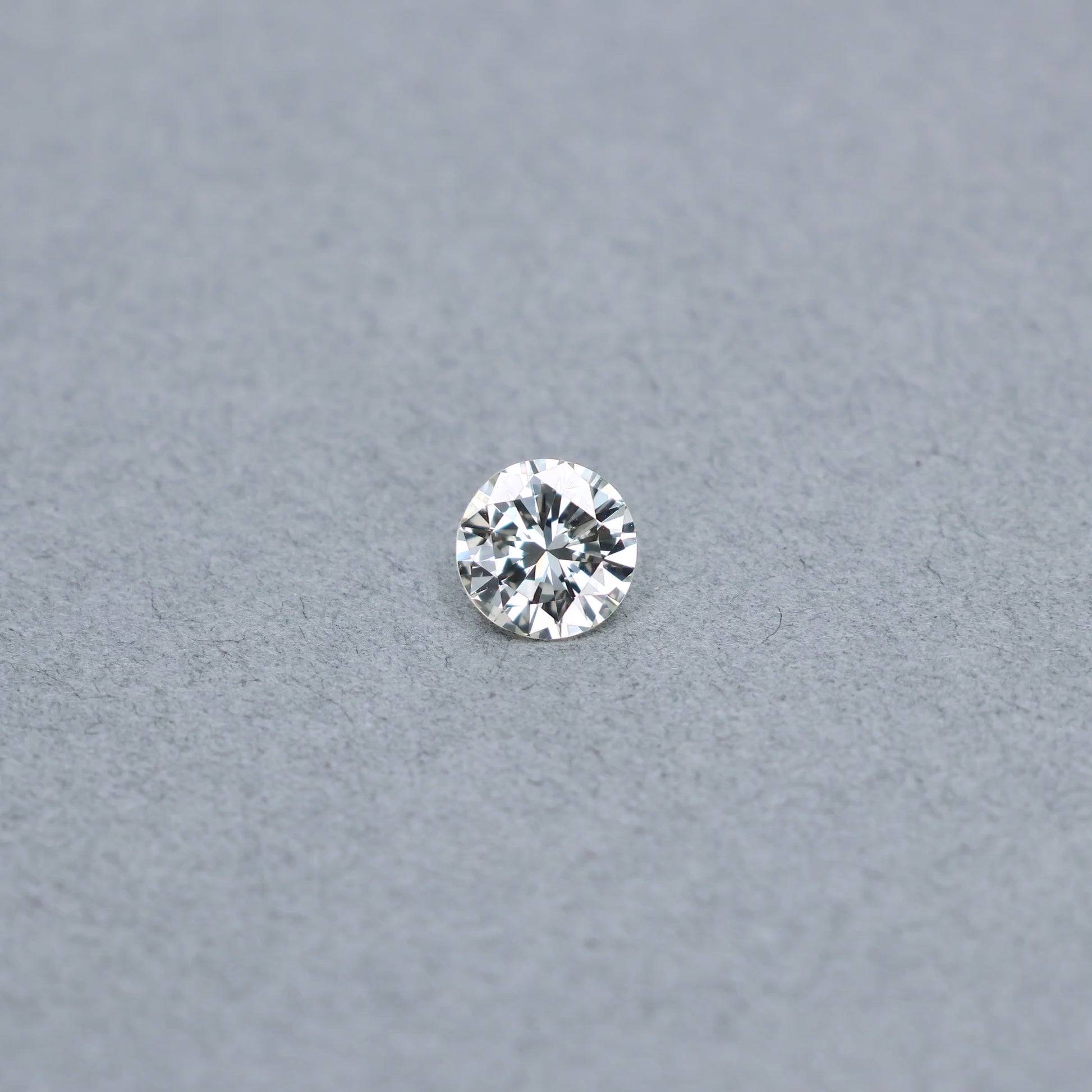 Round 1.36 carat diamond graded MVS1 on a grey background