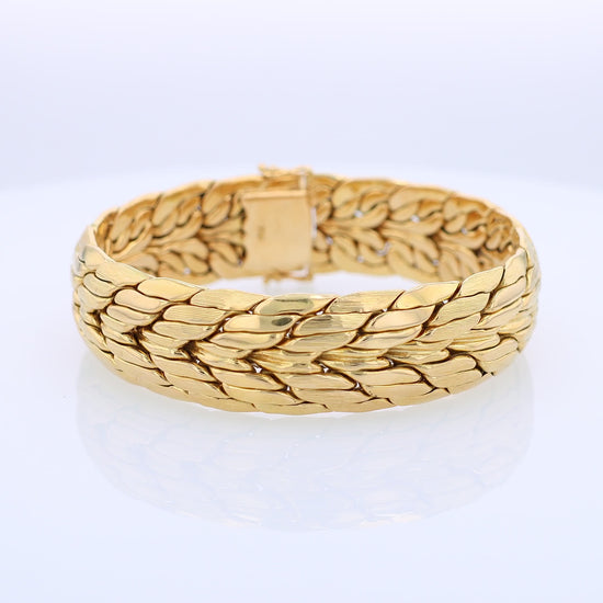 360 degree video of a brushed and polished yellow gold bracelet on a white background
