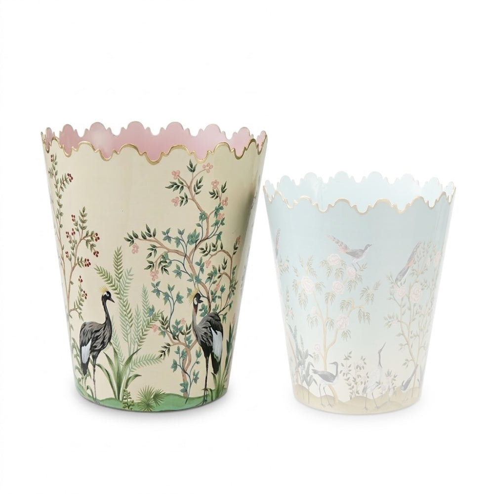 Large scalloped bucket with nature scene 