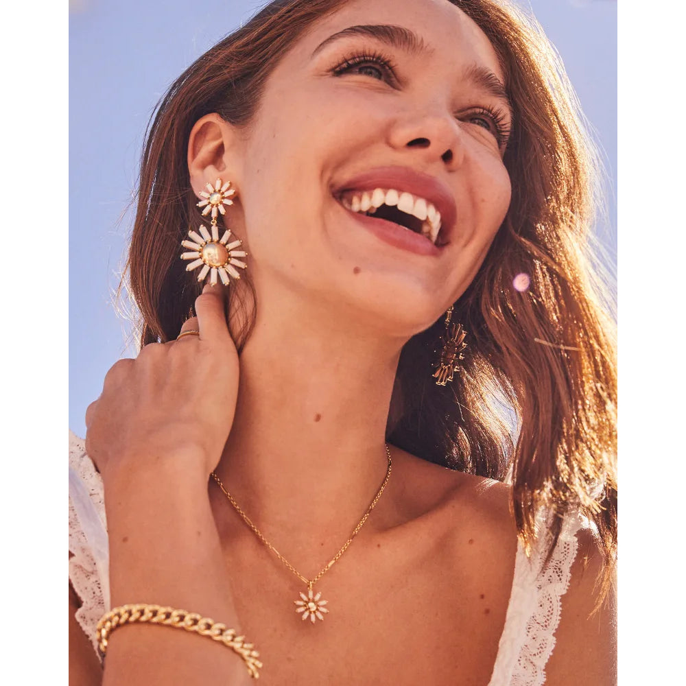 Statement Earrings: Bold Fashion Accents Statement Earrings: Bold Fashion Accents